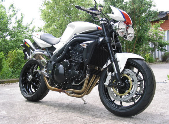 bilder_der_triumph_Speedtriple_mit_über_165_PS_am_Hinterrad_8.jpg