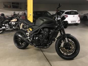 SpeedTriple25.jpg.025769988d691e10f3a8752a3d59646d.jpg