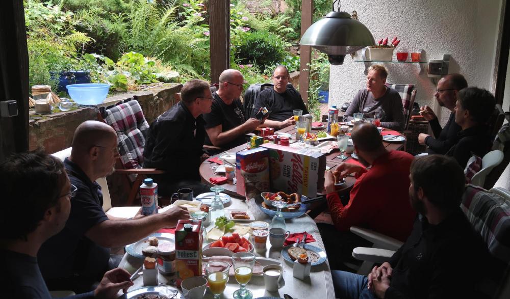 IMG_4276 SiRiBo bringt Brötchen.JPG