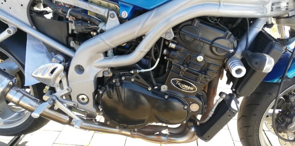 955i rechte Seite Motorraum.jpg