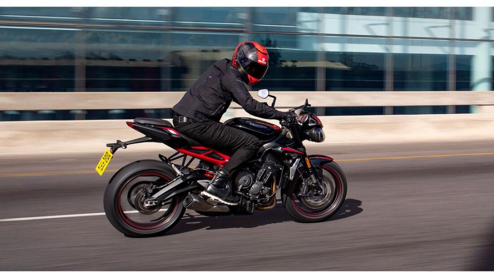 Triumph-Street-Triple.thumb.jpg.f5af3994e391c469d94d4c653555bc54.jpg
